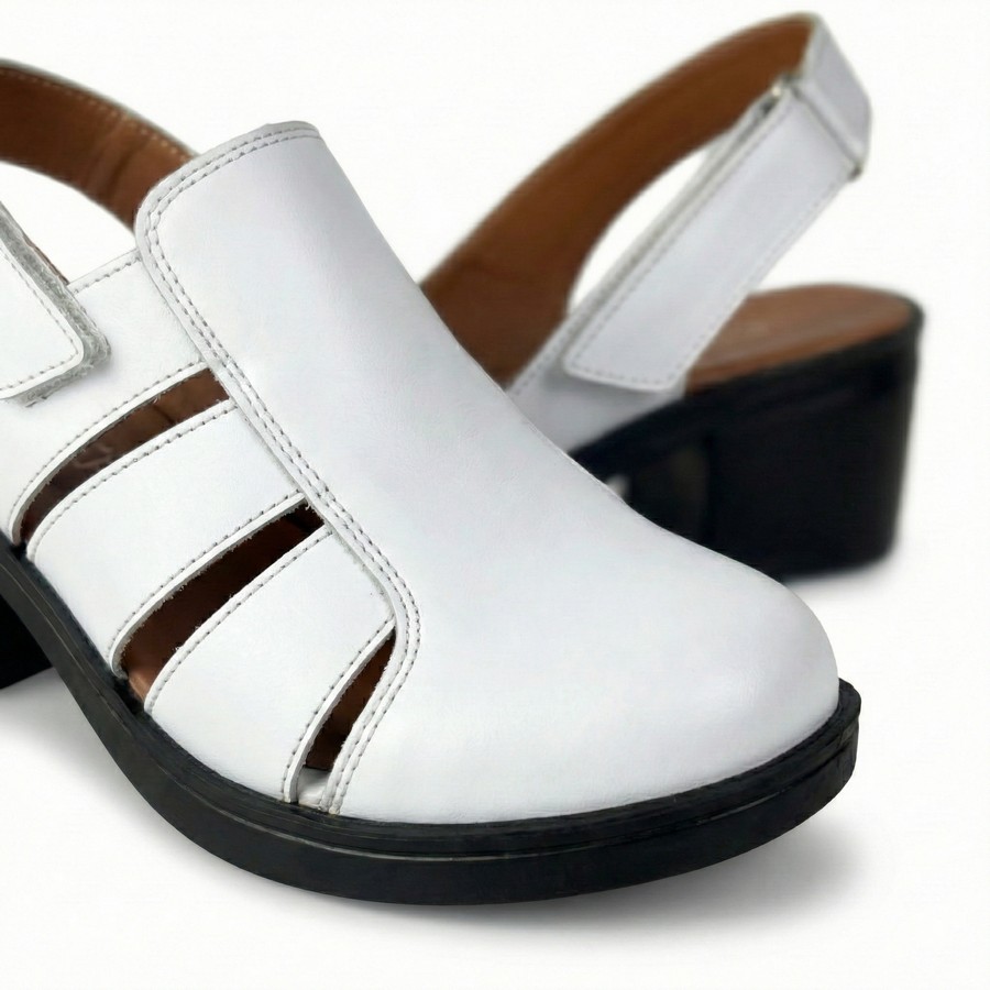  صندل حريمي جلد طبيعي لون أبيض بنعل بلوتان طري طبي مع كعب 4 سم